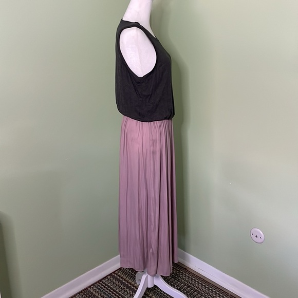 Loft Dress - Picture 2 of 4